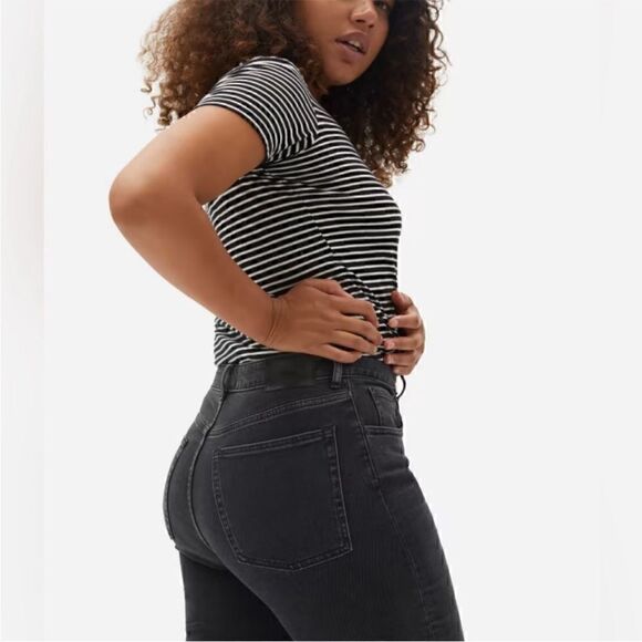 Everlane The Curvy Cheeky® Straight Jean in Washed Black Size 27 Crop - Picture 2 of 10